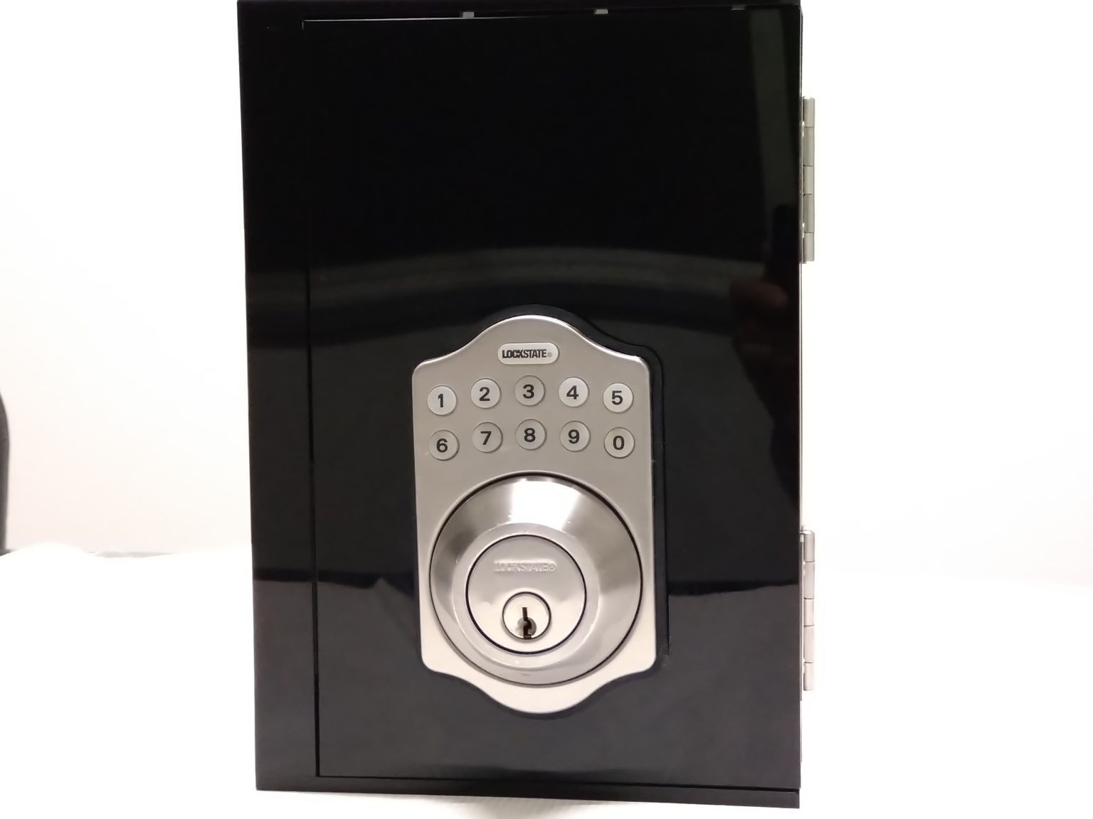 【施工例】リモートロック（RemoteLOCK）付き特製キーボックス ｜ テントやネットフェンスにもリモートロックが付けられる！？ kanai